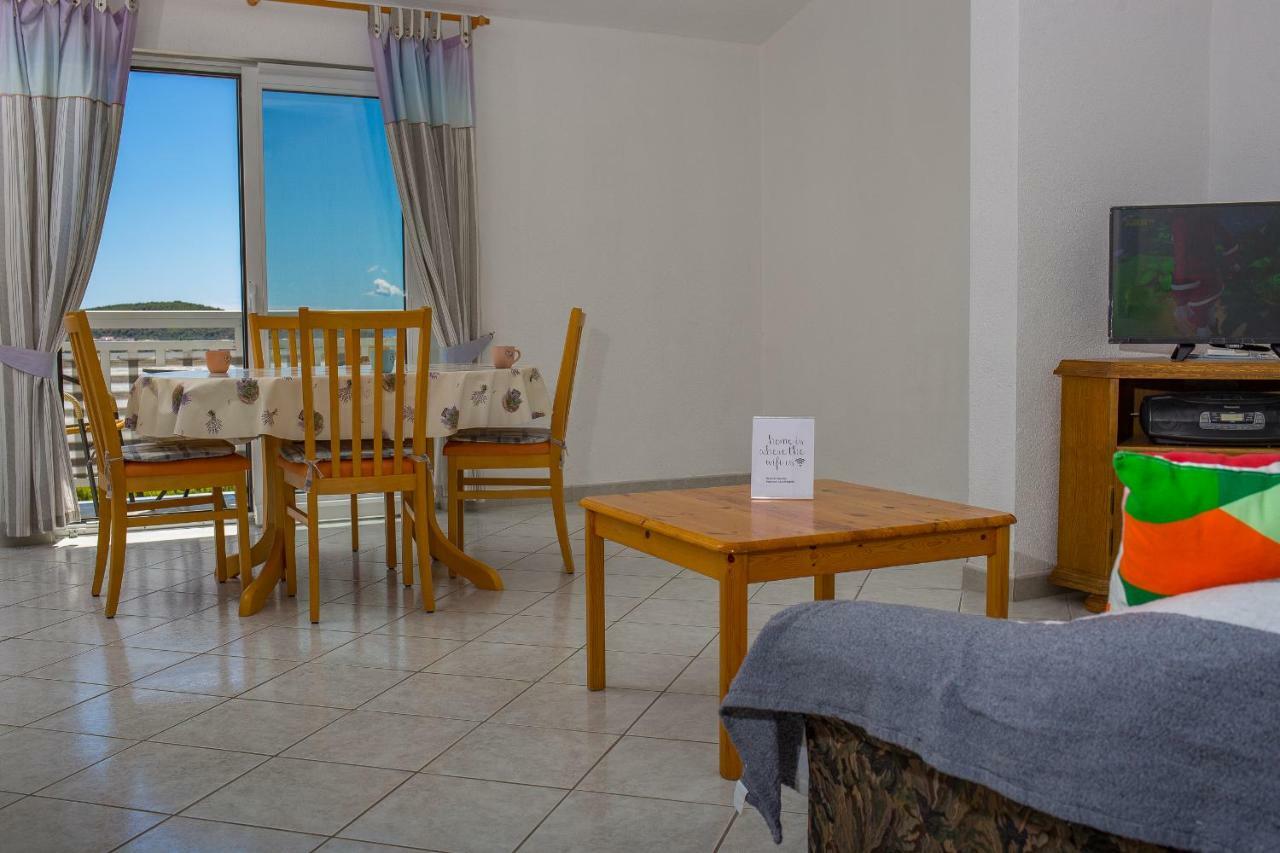 Apartments Rose Trogir Exterior foto